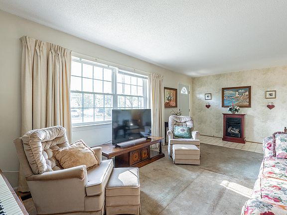 5th image of 5907 Hillcrest Dr
