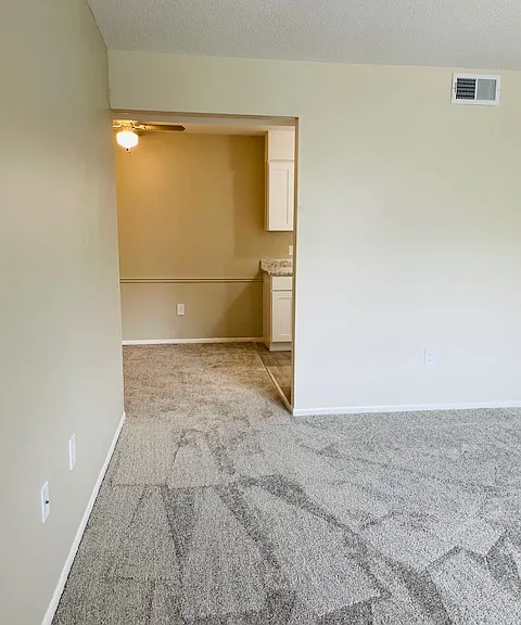 Cambridge Woods Apartments — Photo 12