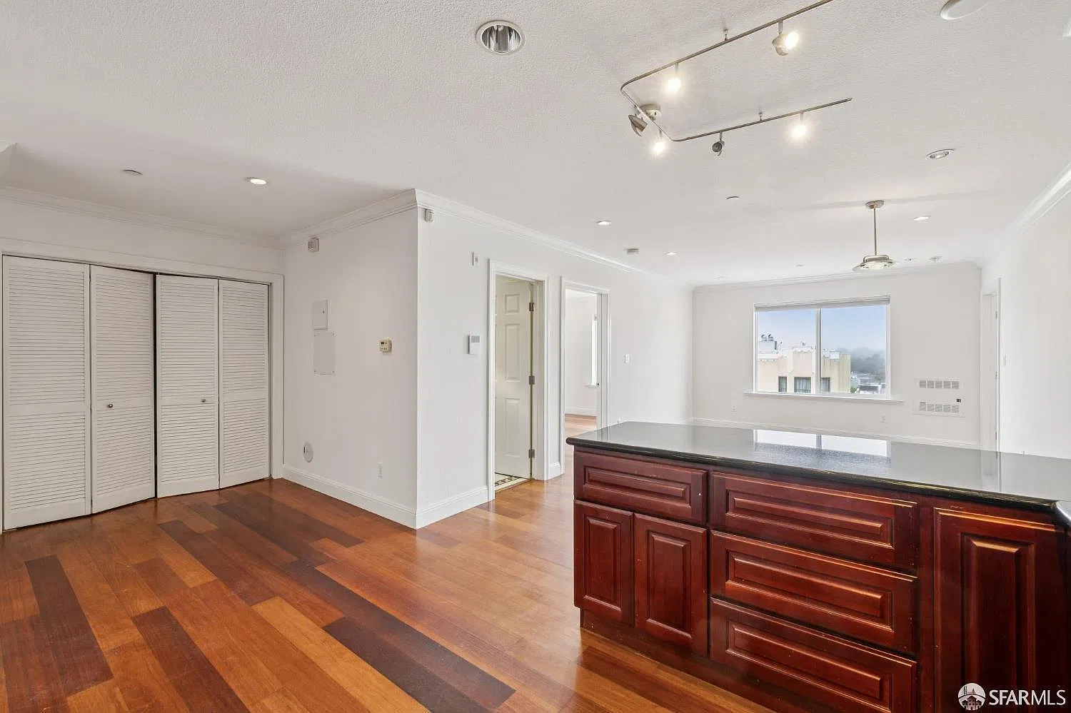2 bed, 2.0 bath, 976 sqft, $4,500 — Photo 4