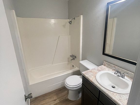 3rd image of 501 Tammy Lynn Dr APT 4