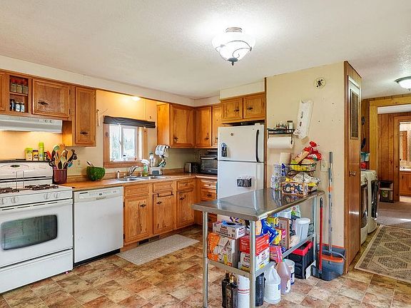 5th image of 1441 Daniel St
