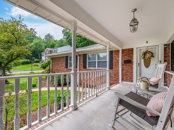 4th image of 12 Ravine Rd