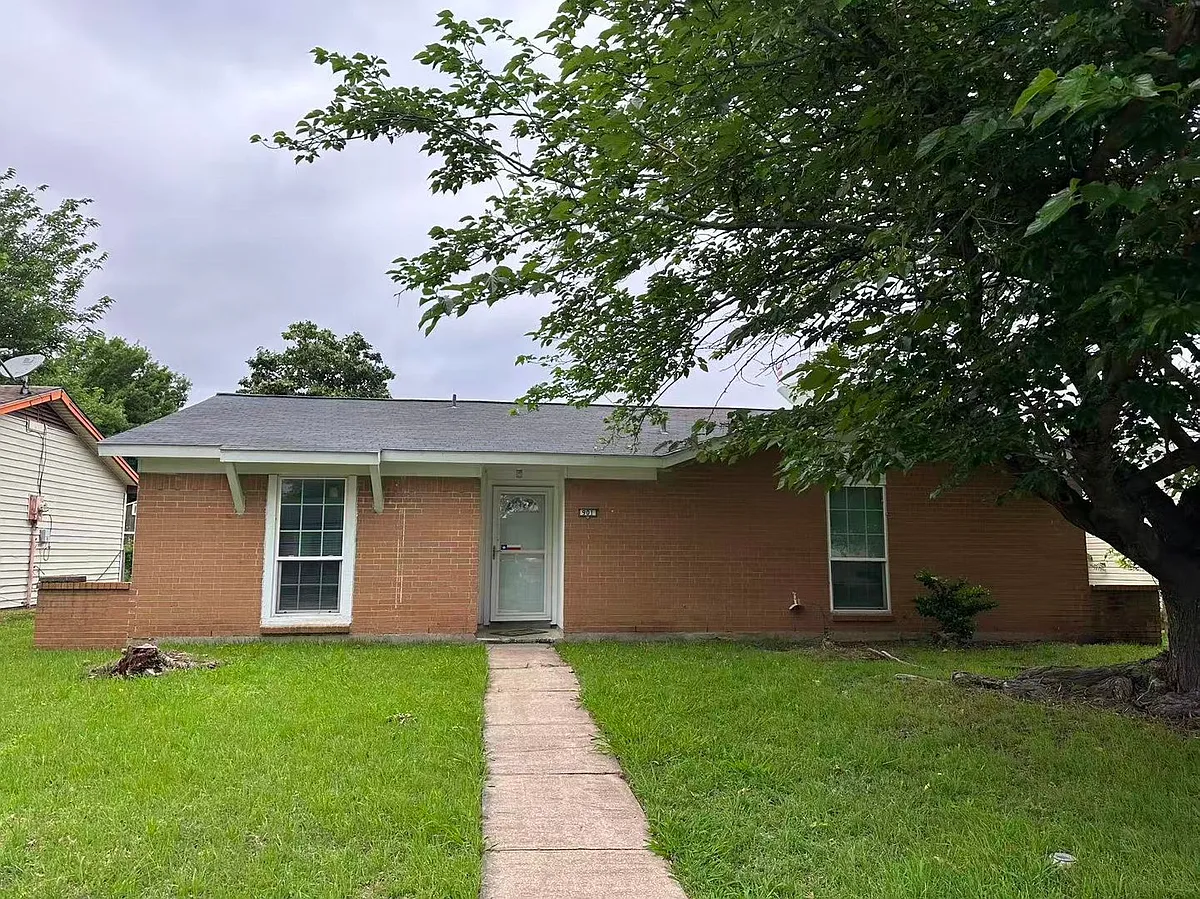 Building Photo - 901 Wandering Way Dr