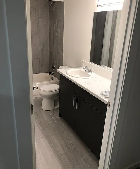 1714 Columbia Street 305 W — Photo 11