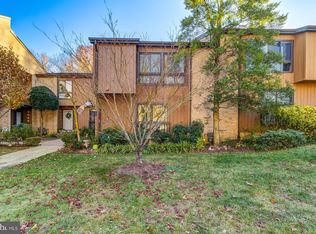 9073 Blarney Stone Dr, Springfield, VA 22152