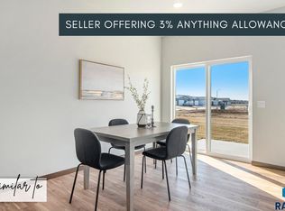 9002 W Jerald Pl, Sioux Falls, SD 57106