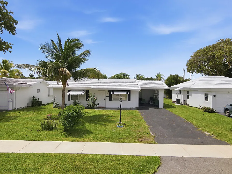 220 Leisure Blvd