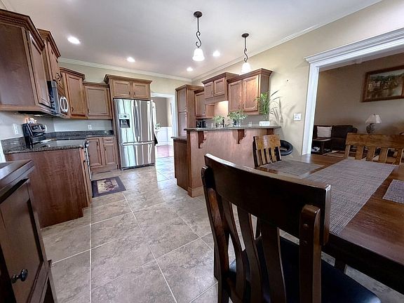 3rd image of 116 Pemberton Pl