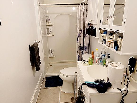 4th image of 400 W Grace St APT 1