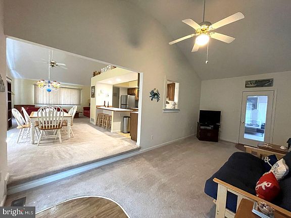 3rd image of 51 Newport Dr