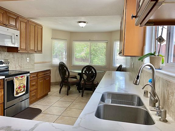 4th image of 3764 N Country Dr
