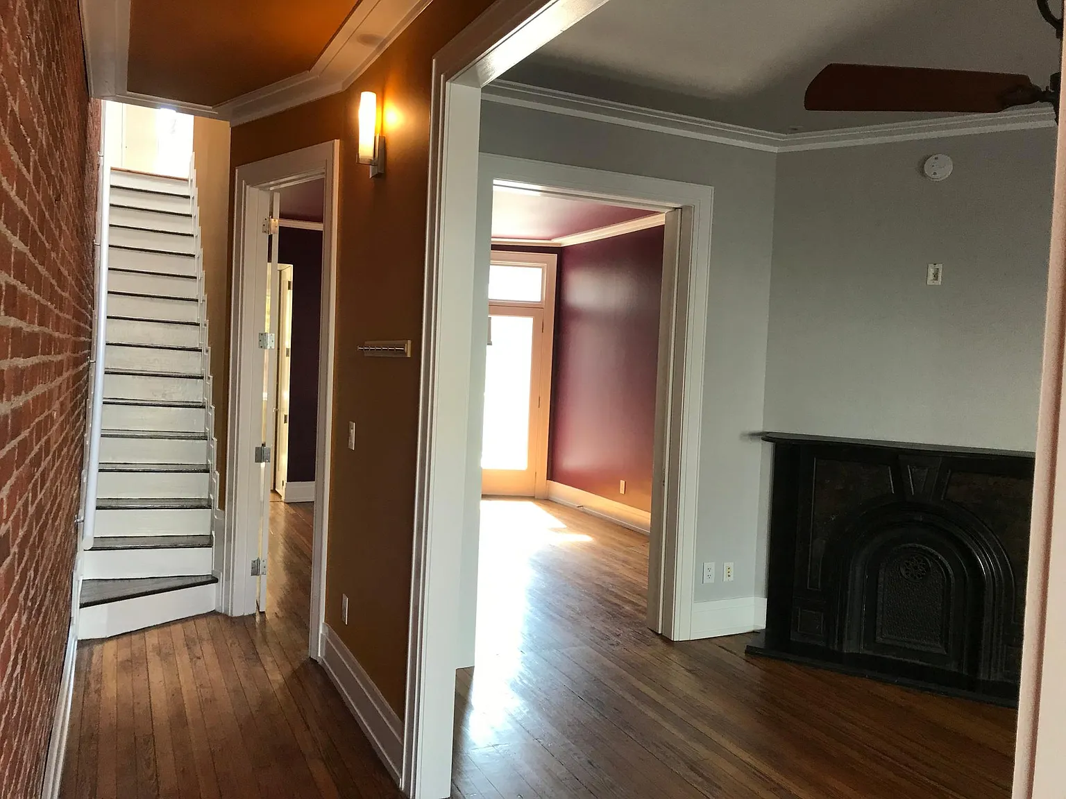 611 Acker Pl NE photo 1