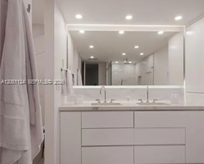 1121 Crandon Blvd #CU-D301 — Photo 30