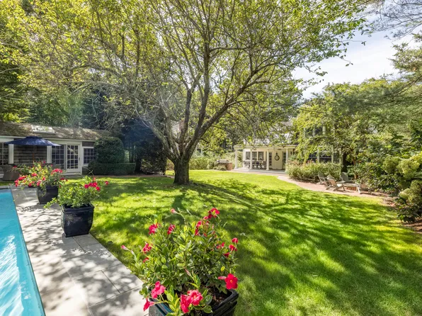 https://photos.zillowstatic.com/fp/6c86007ea912645b219270b8ec3ea349-p_e.webp