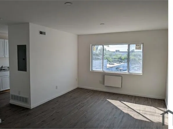 1812 Colonnade Rd, Cleveland, OH 44112