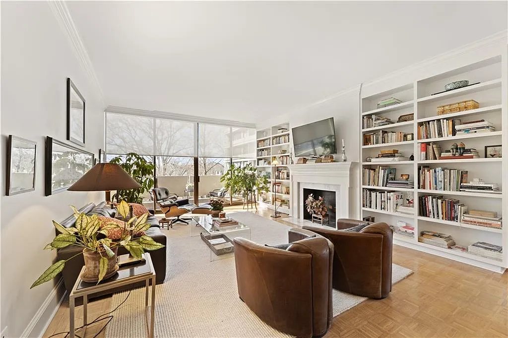 2575 Peachtree Rd NE APT 8G photo 1