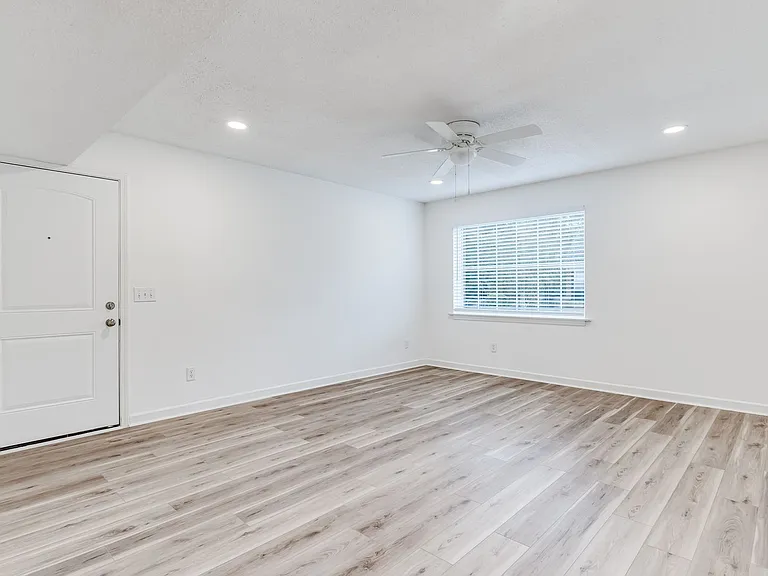 2915 Hope Ave #1 — Photo 8