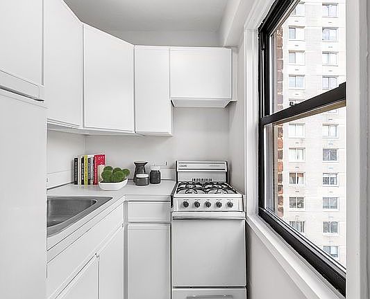 5th image of 205 E 77th St APT 11J