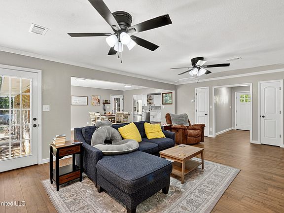 5th image of 2500 Tearose Ln