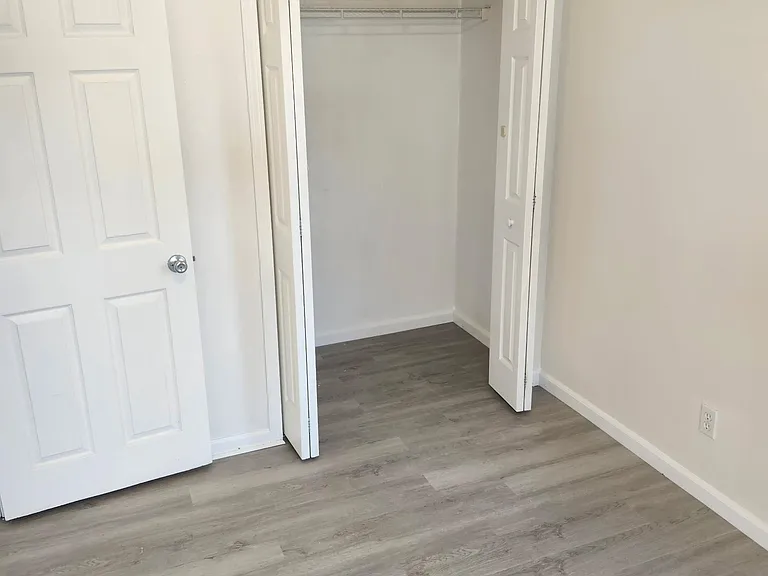 12226 Fairview Ct — Photo 7