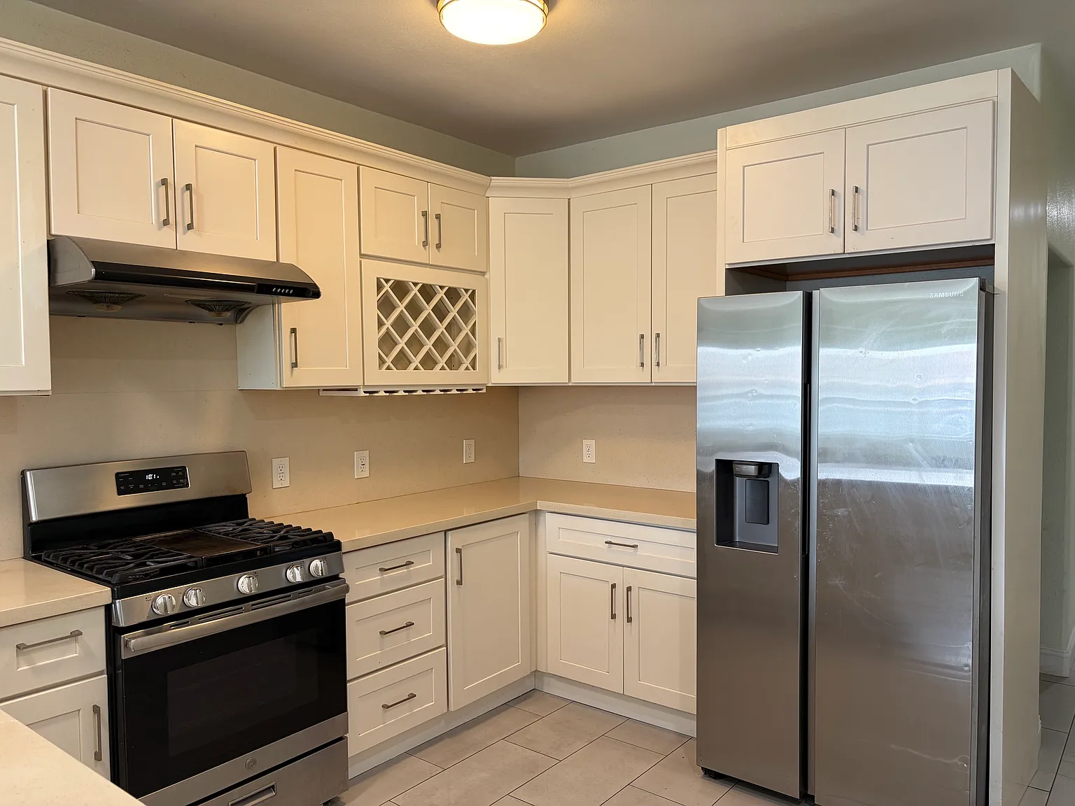 4 bed, 1200 sqft, $3,488 — Photo 2
