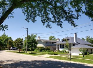 1850 Grove St, Glenview, IL 60025
