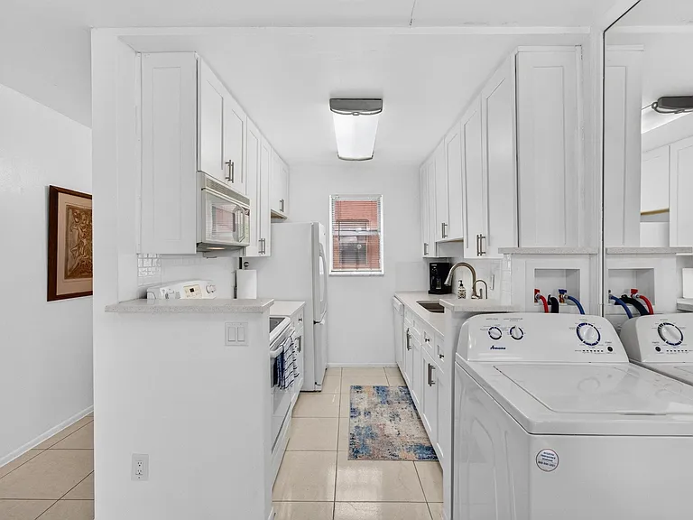 550 SW 2nd Ave #125 — Photo 34