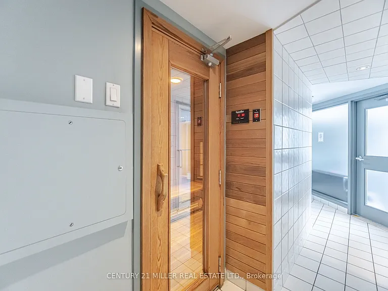 550 Queens Quay W #318 — Photo 29