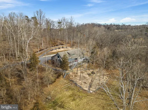 8233 Middle Rd, Strasburg, VA 22657