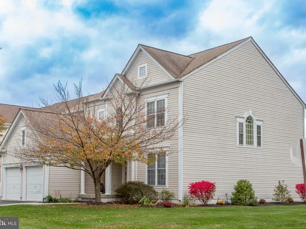 354 E Armstrong Dr, Fountainville, PA 18923