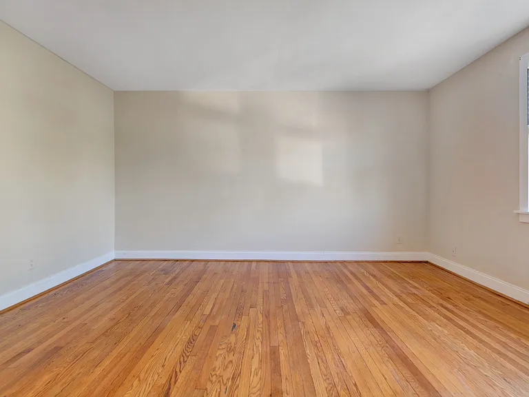 1200 Penn St NE #1 — Photo 3