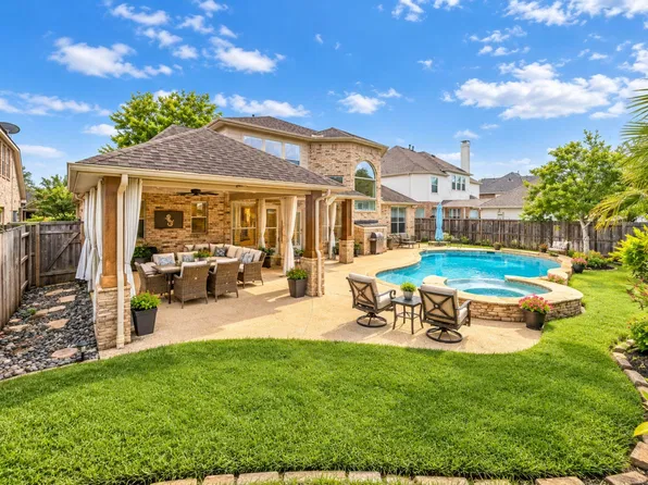 8111 Highland Green Dr, Sugar Land, TX 77479