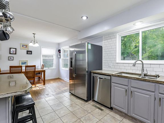 4th image of 2935 Gerald Ave NE