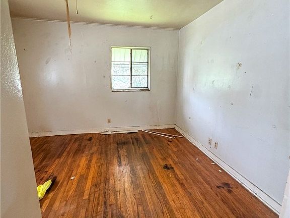 5th image of 1018 E 12th St