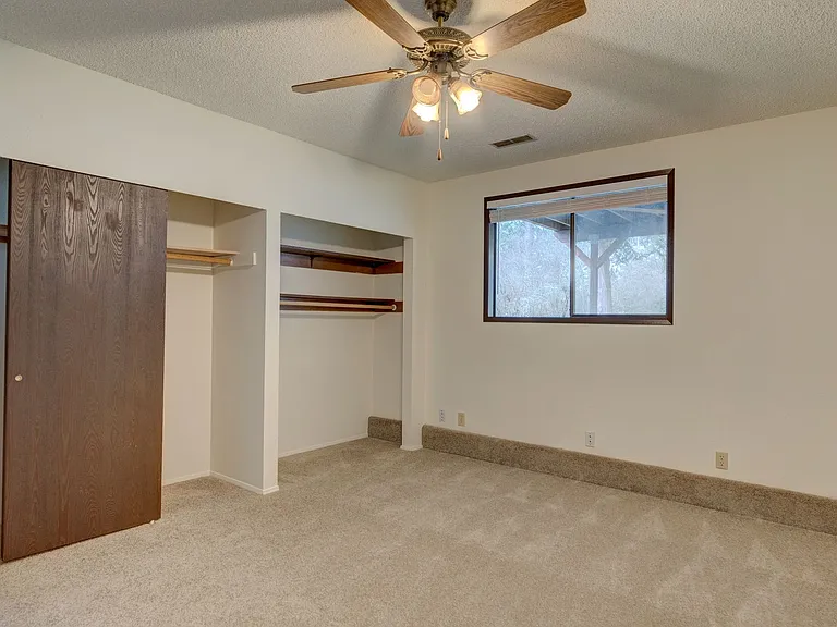 1601 McKinnon Dr — Photo 16