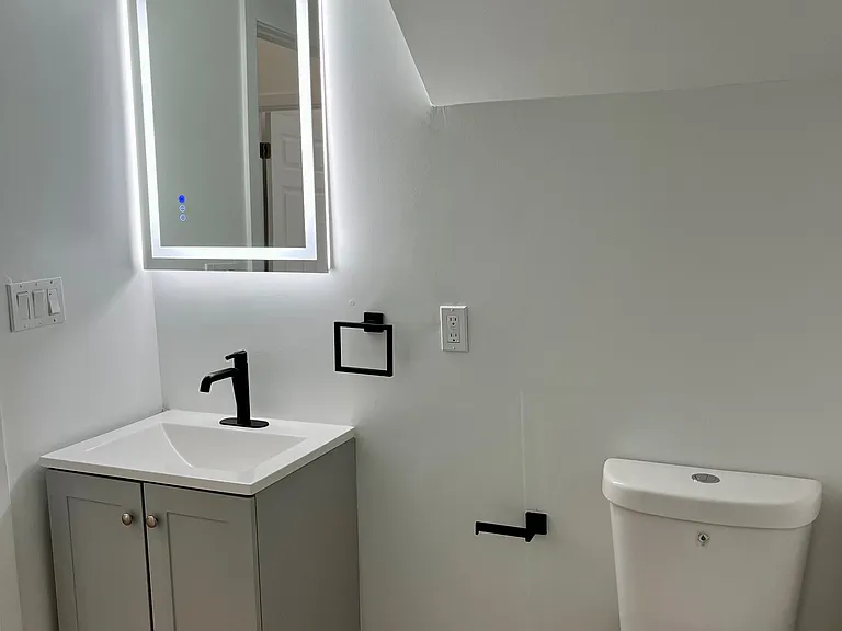 2053 W Oxford St #2 — Photo 6