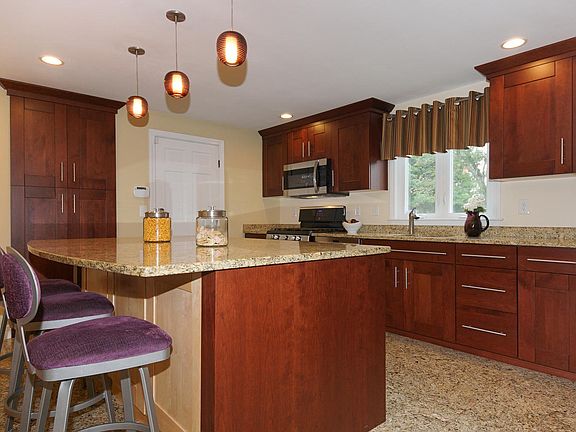 2nd image of 18 Buckingham Dr