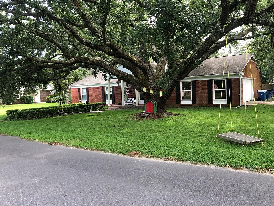 1st image of 203 Dolphin St