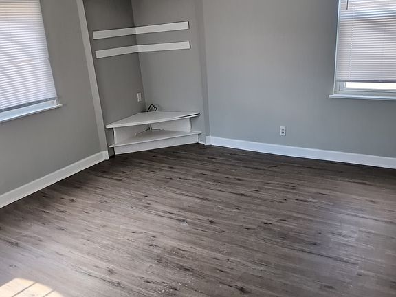 2nd image of 4618 Sullivan Ave #1