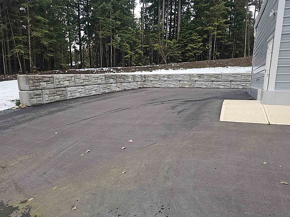 2nd image of 33523 Cardinal St