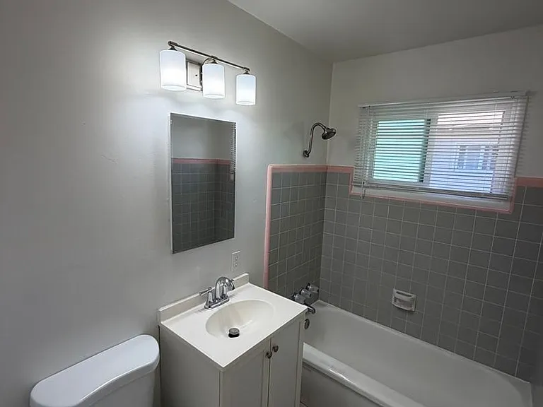 Spacious 2-bedroom apartment for rent — Photo 26