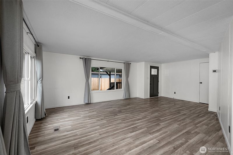 5th image of 17107 Snowbell Court SE