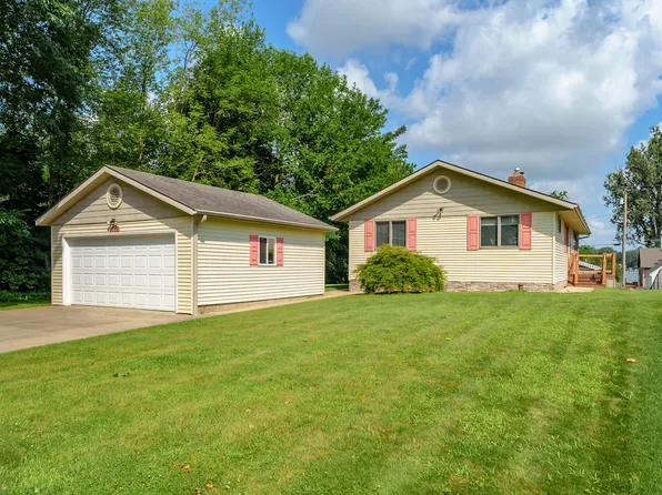 8728 Long Lake Dr E, Scotts, MI 49088