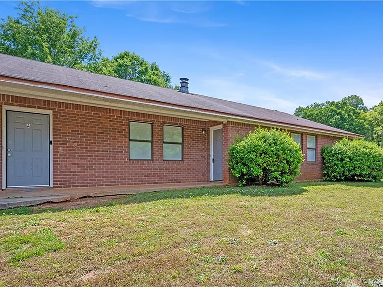 233 Tanglewood Dr #B — Photo 16
