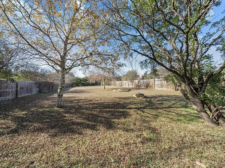 8218 Parkland Hills Dr — Photo 33