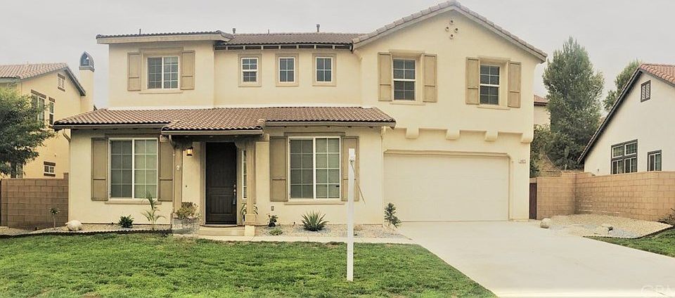 1st image of 34815 Grotto Hills Dr