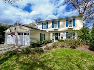 230 E Woodland Rd, Lake Bluff, IL 60044