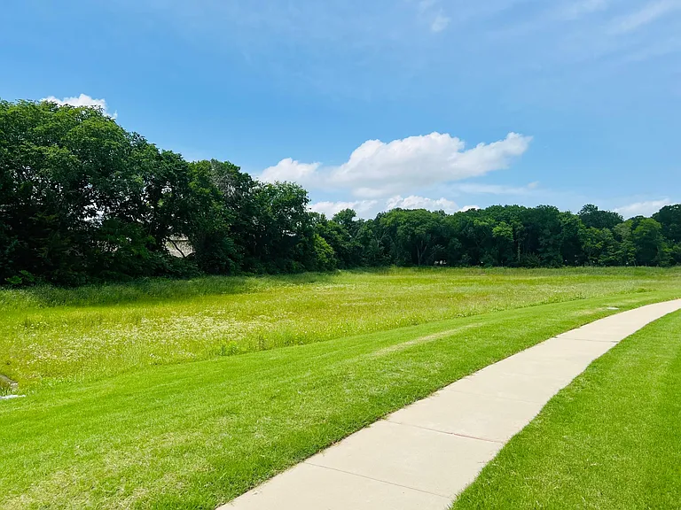 1602 Westfall Dr — Photo 32