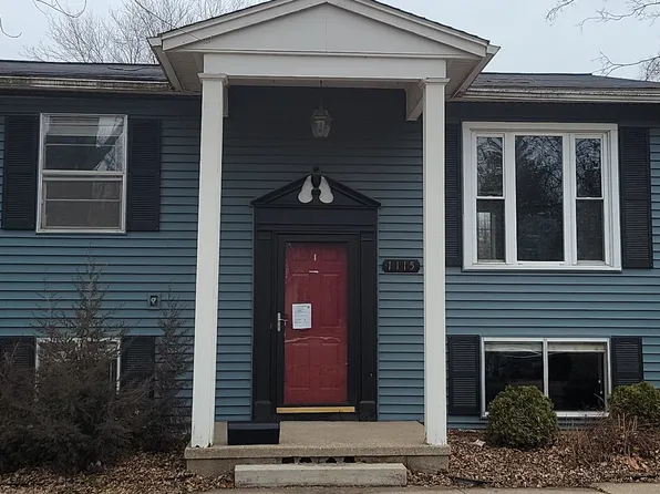 1115 S 12th St, Clinton, IA 52732