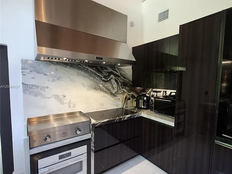 6350 Pinetree Dr — Photo 14